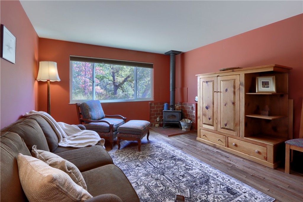 5547 Sherlock Property Photo 9