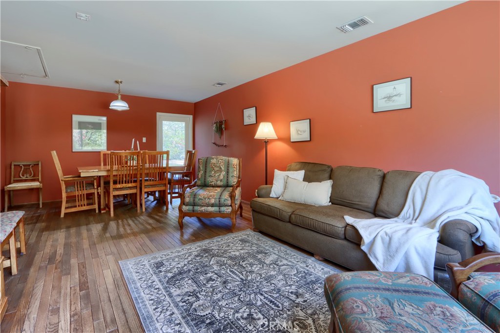 5547 Sherlock Property Photo 10