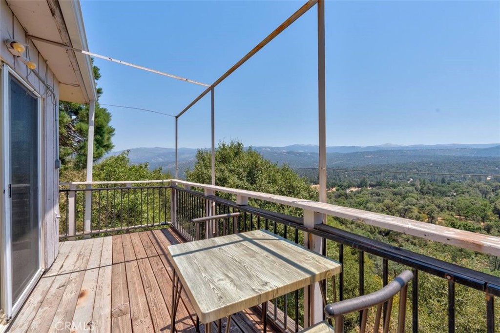 38797 Highway 41 Property Photo 1