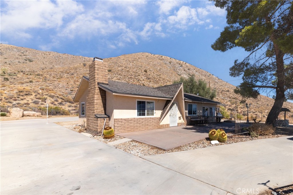 48572 Park Avenue Property Photo 1