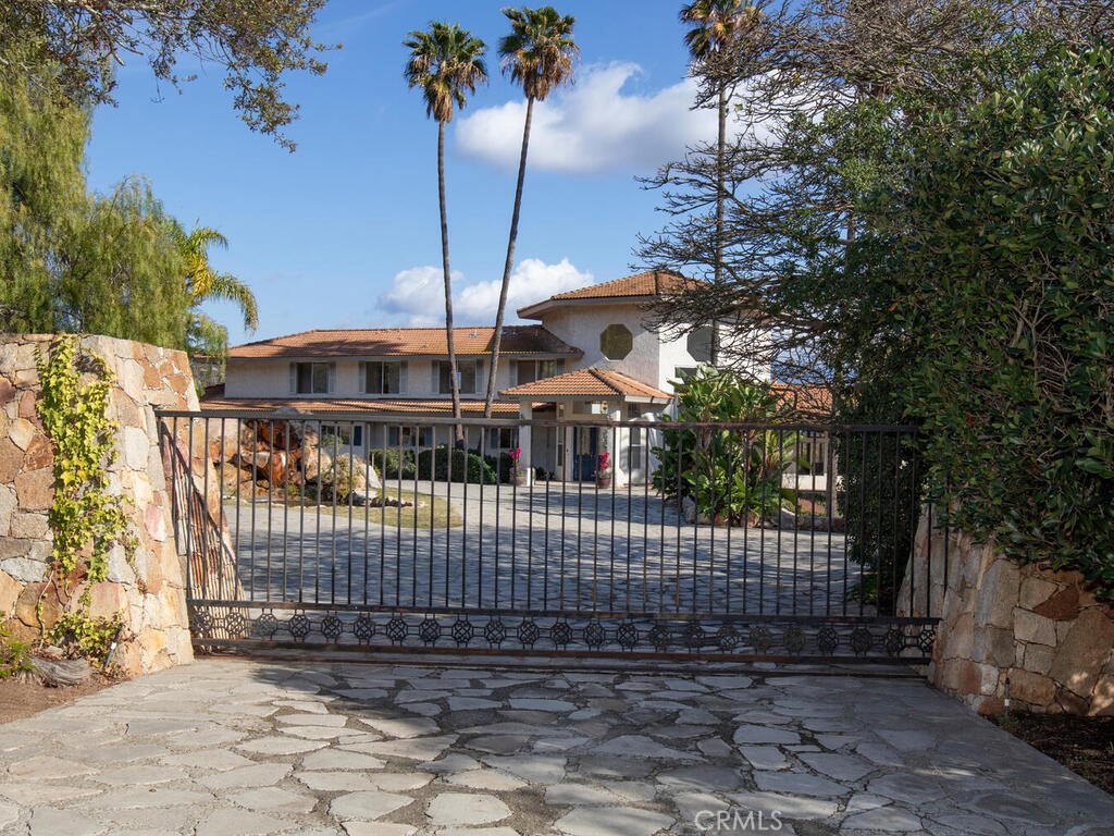 6455 Rainbow Heights Road Property Photo 2