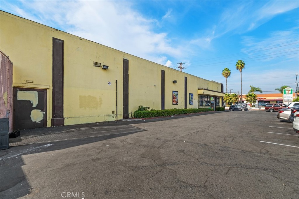 5658 Clara Street Property Photo 8