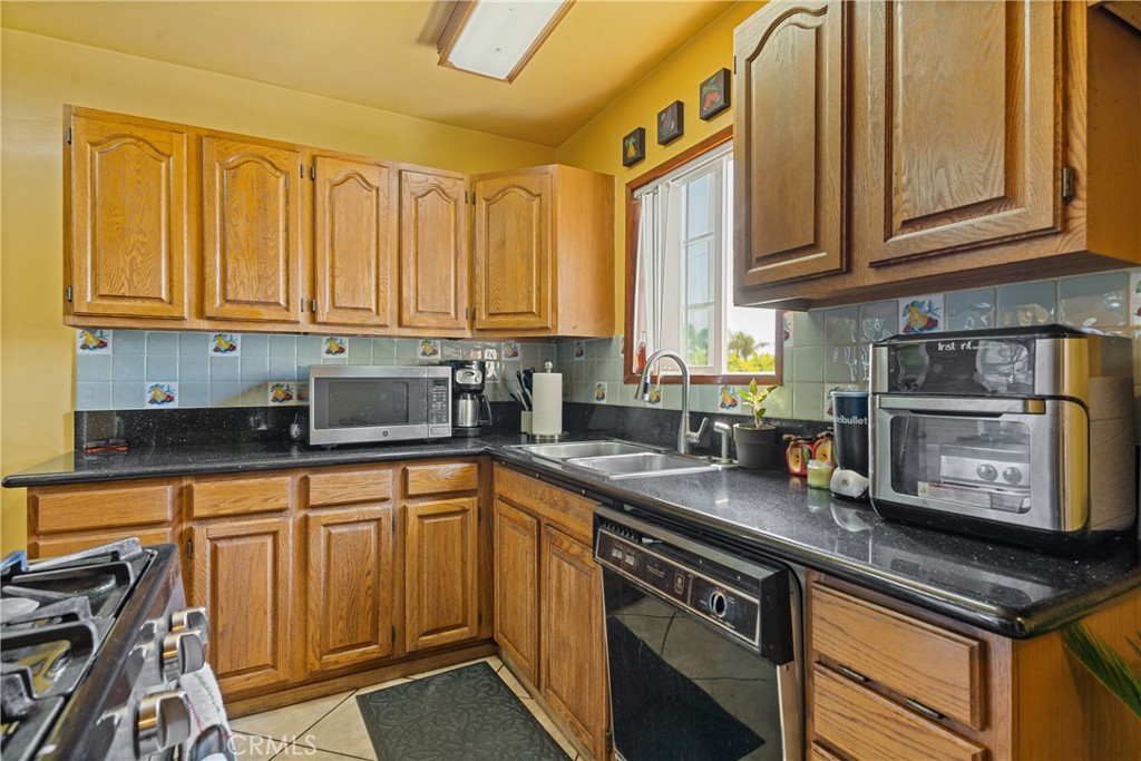 544 W Grove Street Property Photo 6