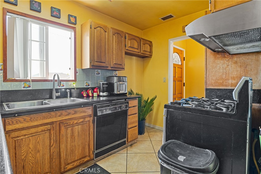 544 W Grove Street Property Photo 11
