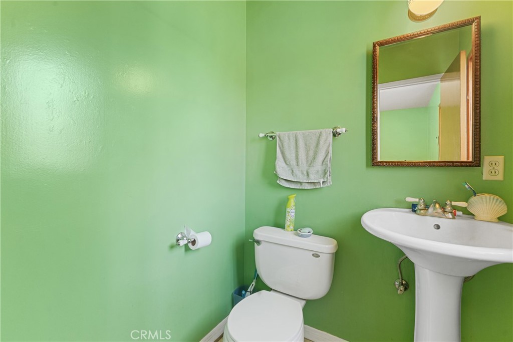 544 W Grove Street Property Photo 18