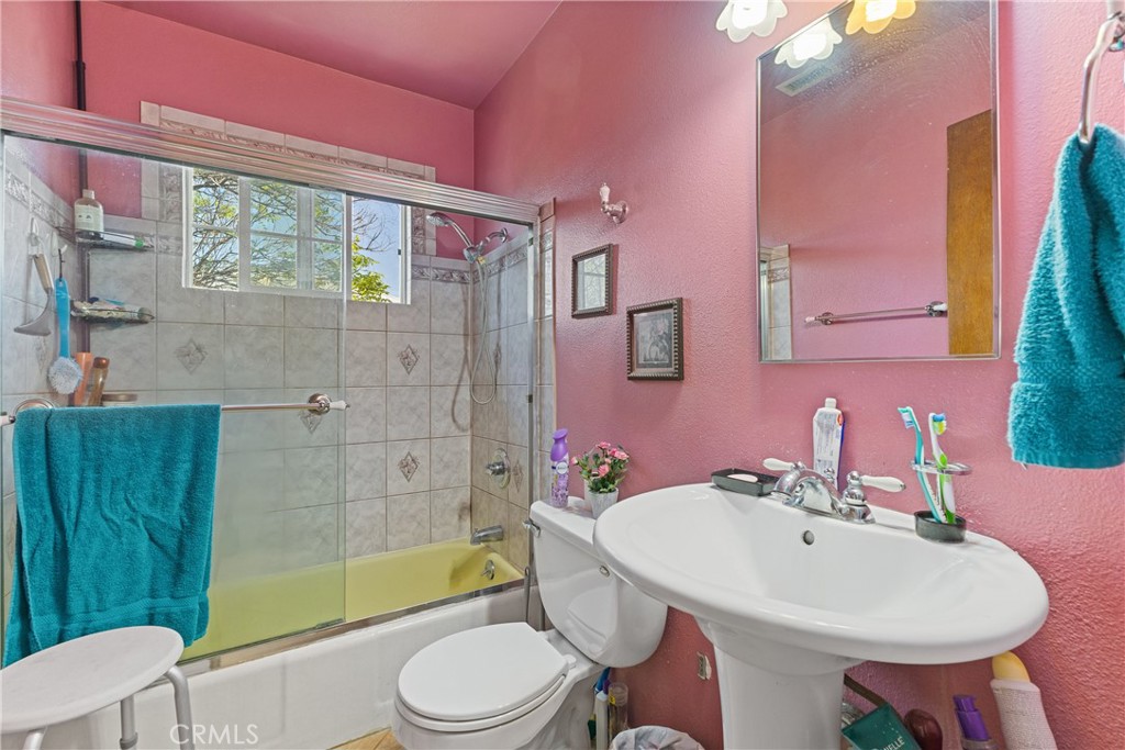 544 W Grove Street Property Photo 23