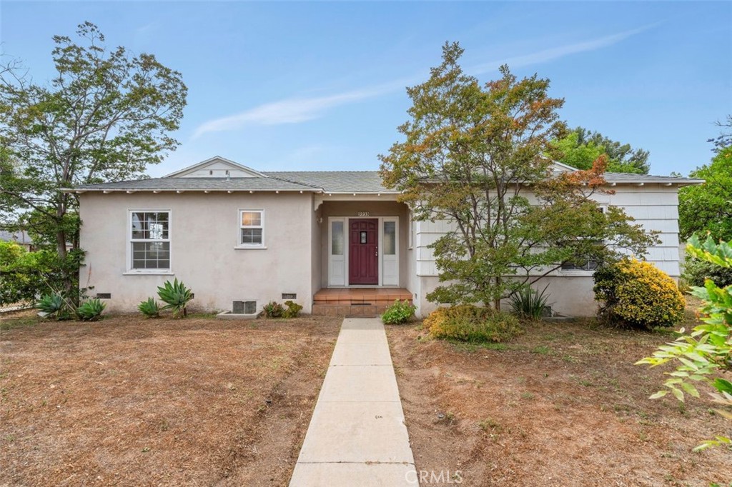 9933 Norwich Avenue Property Photo 1