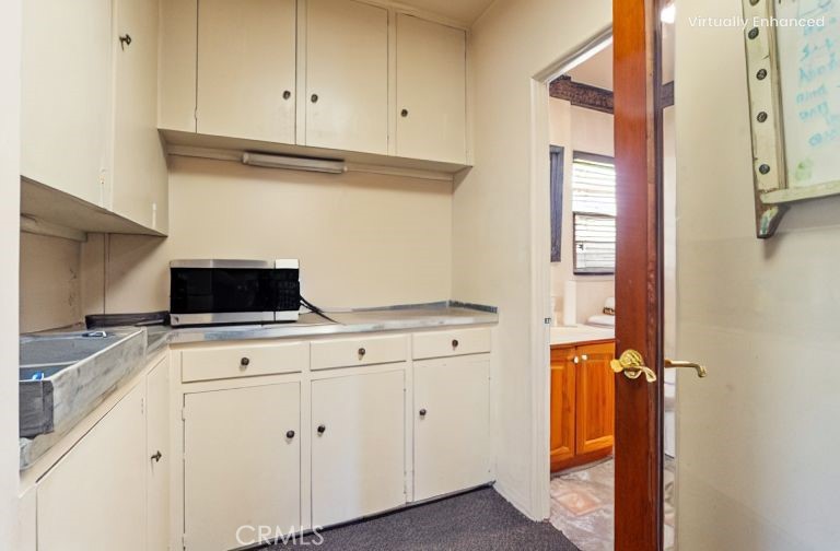 301 N Vine Street Property Photo 11