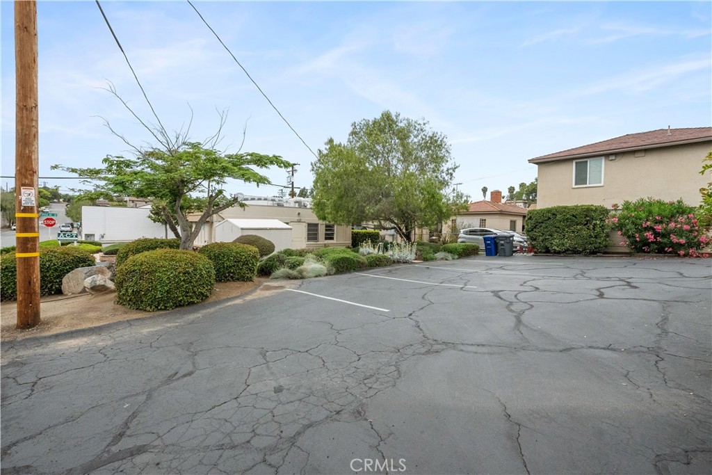301 N Vine Street Property Photo 14