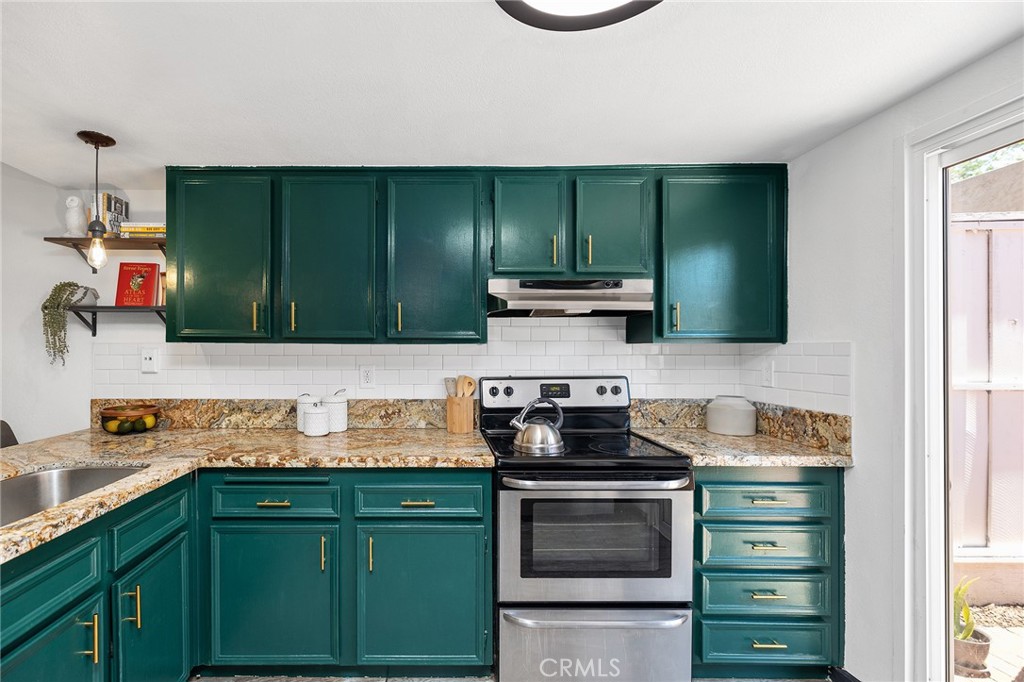 140 E El Norte Parkway 8 Property Photo 7