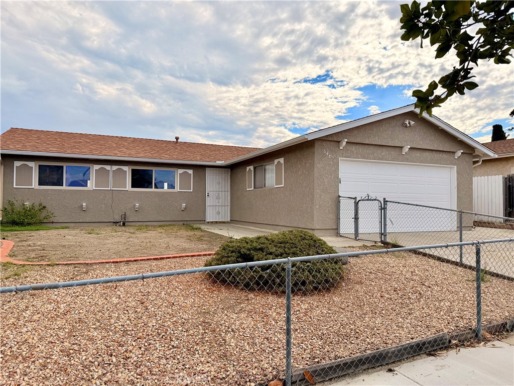 648 Flora Property Photo 1