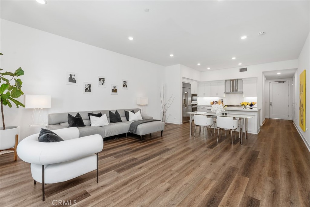3305 Rivington Property Photo 2