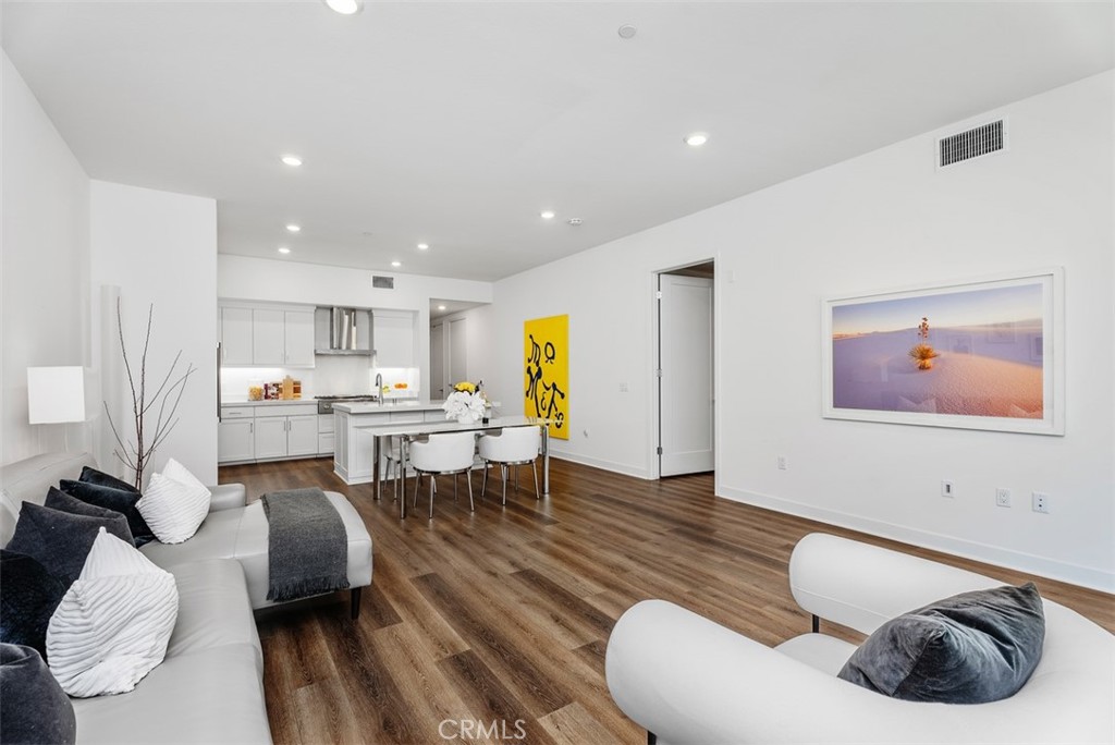 3305 Rivington Property Photo 5