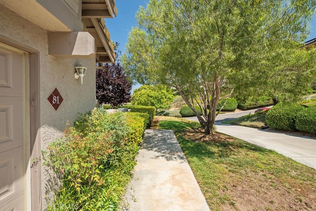 81 Via Larga Property Photo 2