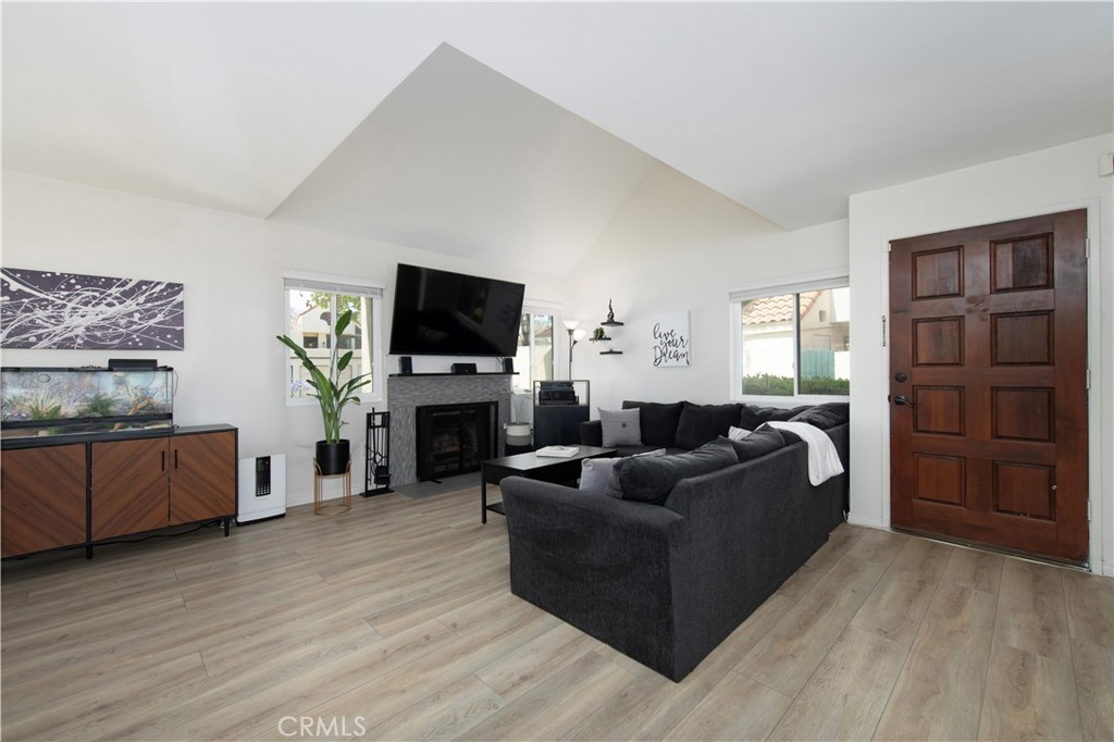 333 N Melrose Drive E Property Photo 7