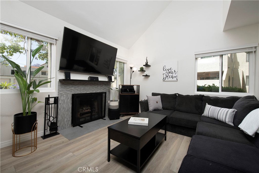 333 N Melrose Drive E Property Photo 8