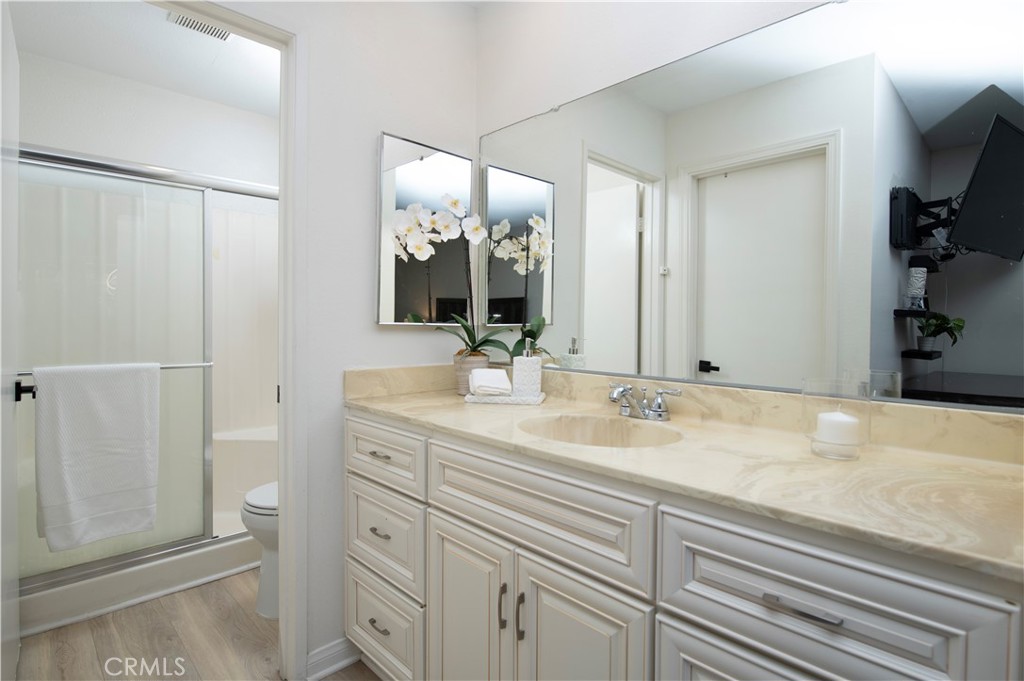 333 N Melrose Drive E Property Photo 16