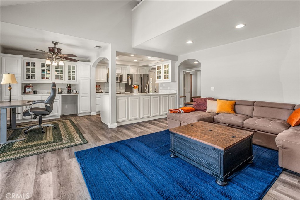23681 Country Villa Property Photo 4