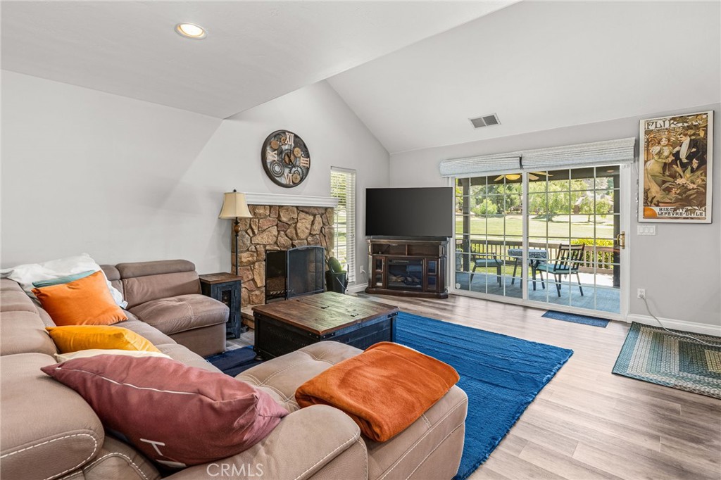 23681 Country Villa Property Photo 5
