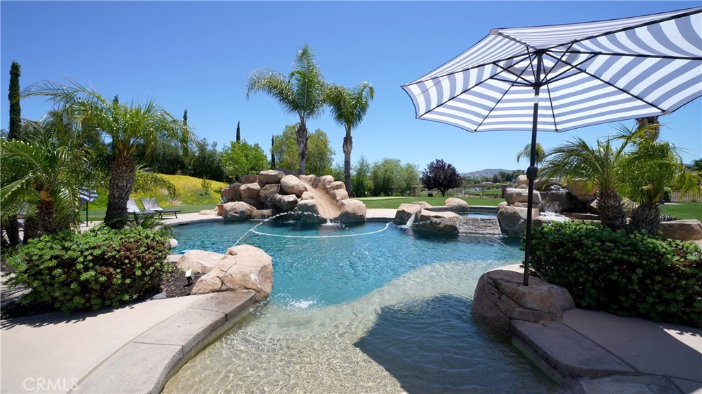 39520 Colleen Way Property Photo 4
