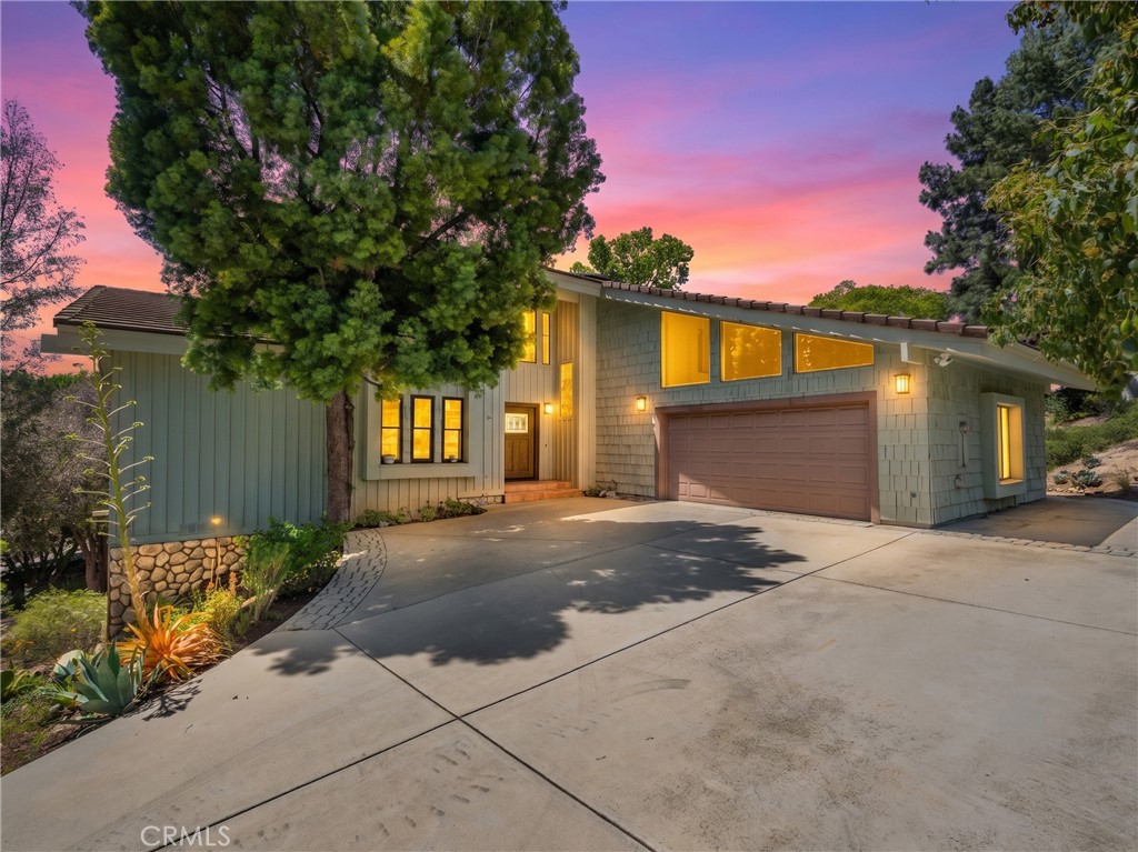 2248 Mil Sorpresas Property Photo