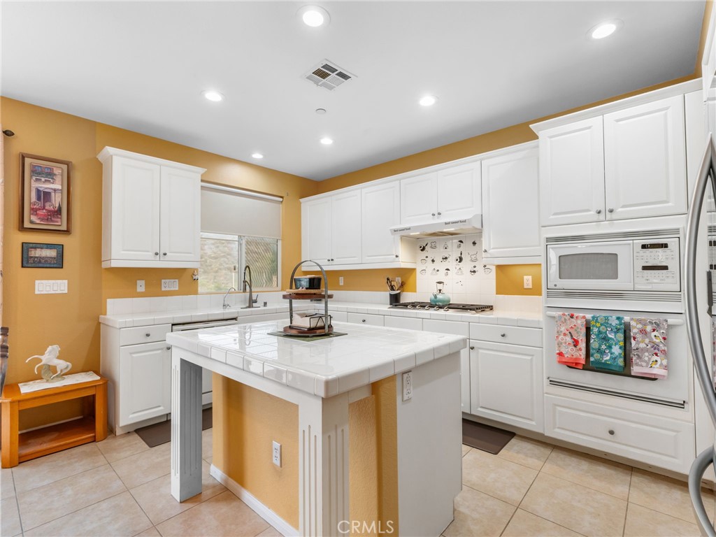 4106 Lake Circle Property Photo 2