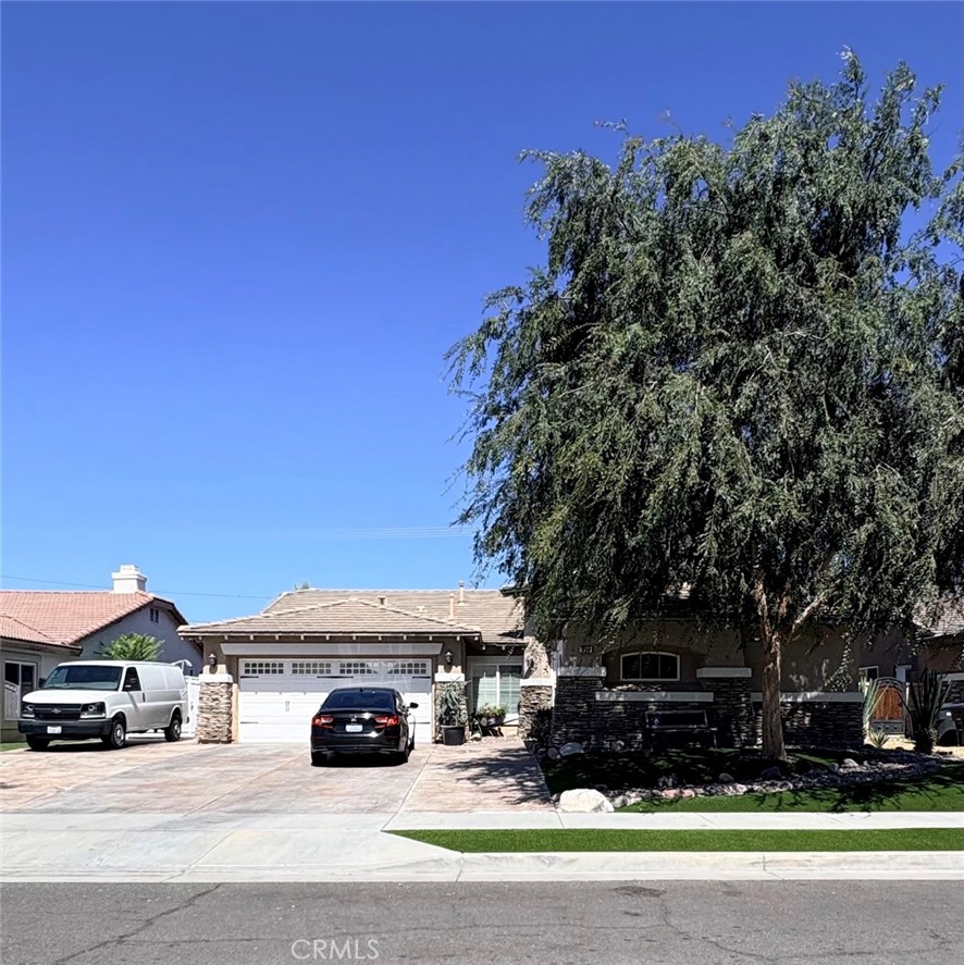 924 Aria Property Photo 1