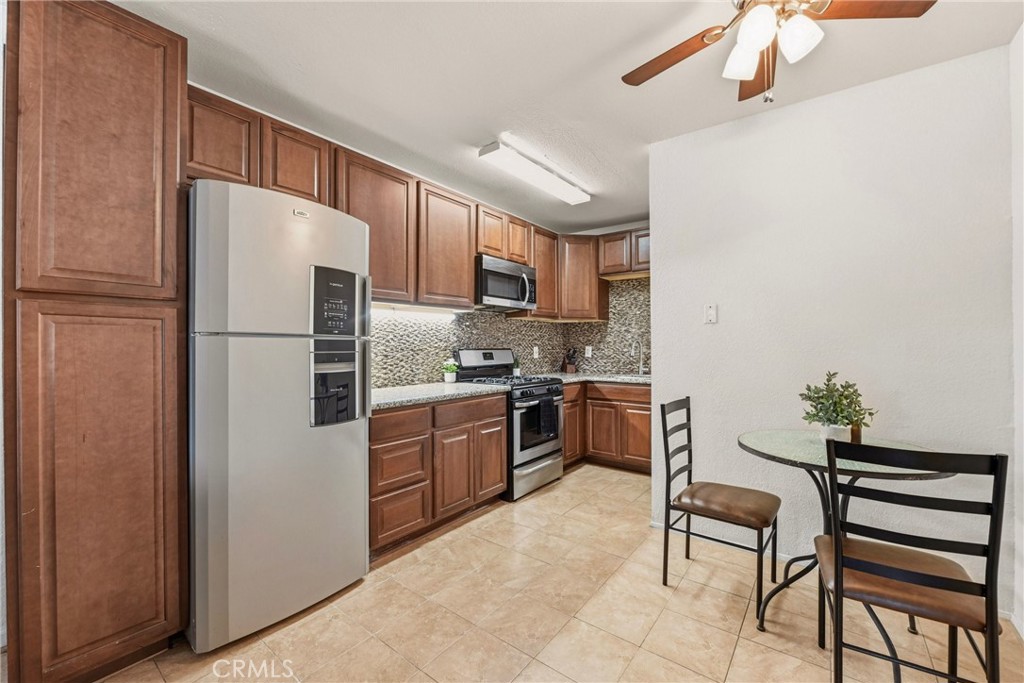 868 E Alvarado 44 Property Photo 6