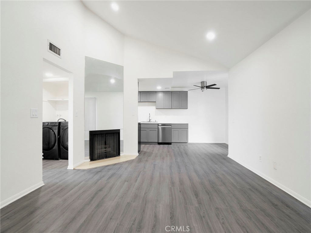 9038 Orion Avenue 209 Property Photo 1