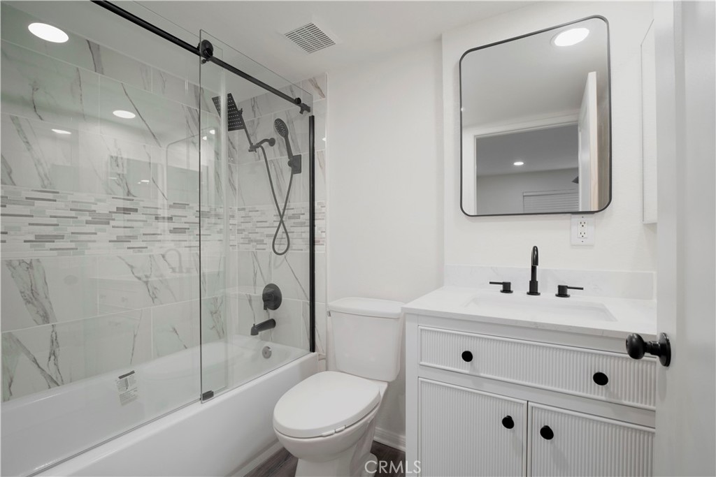 9038 Orion Avenue 209 Property Photo 6