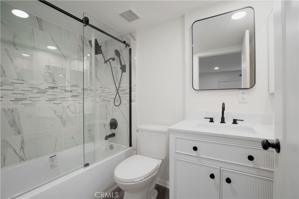 9038 Orion Avenue 209 Property Photo 6