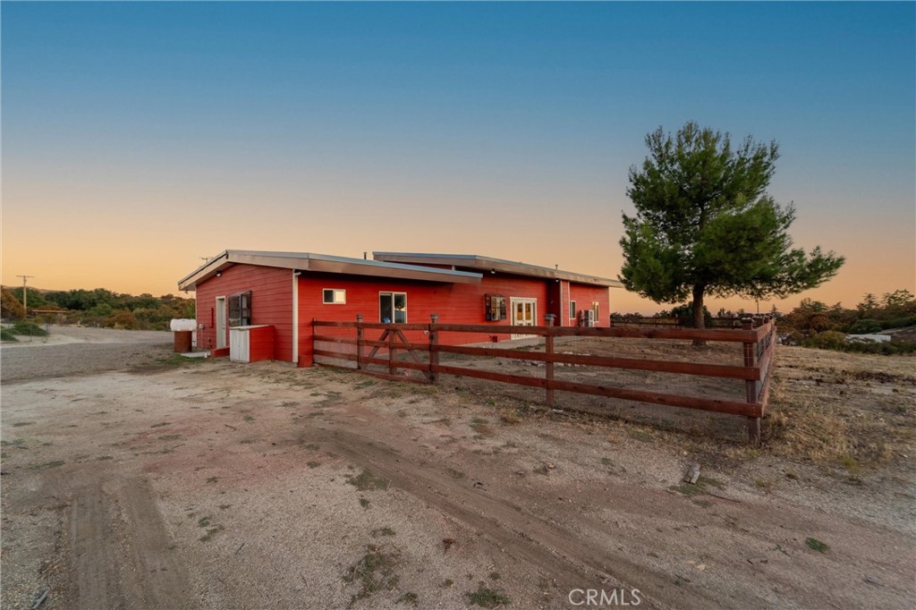 37626 Cruces Property Photo 4