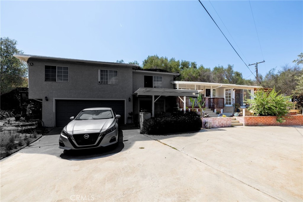 2576 Green Hills Property Photo 5