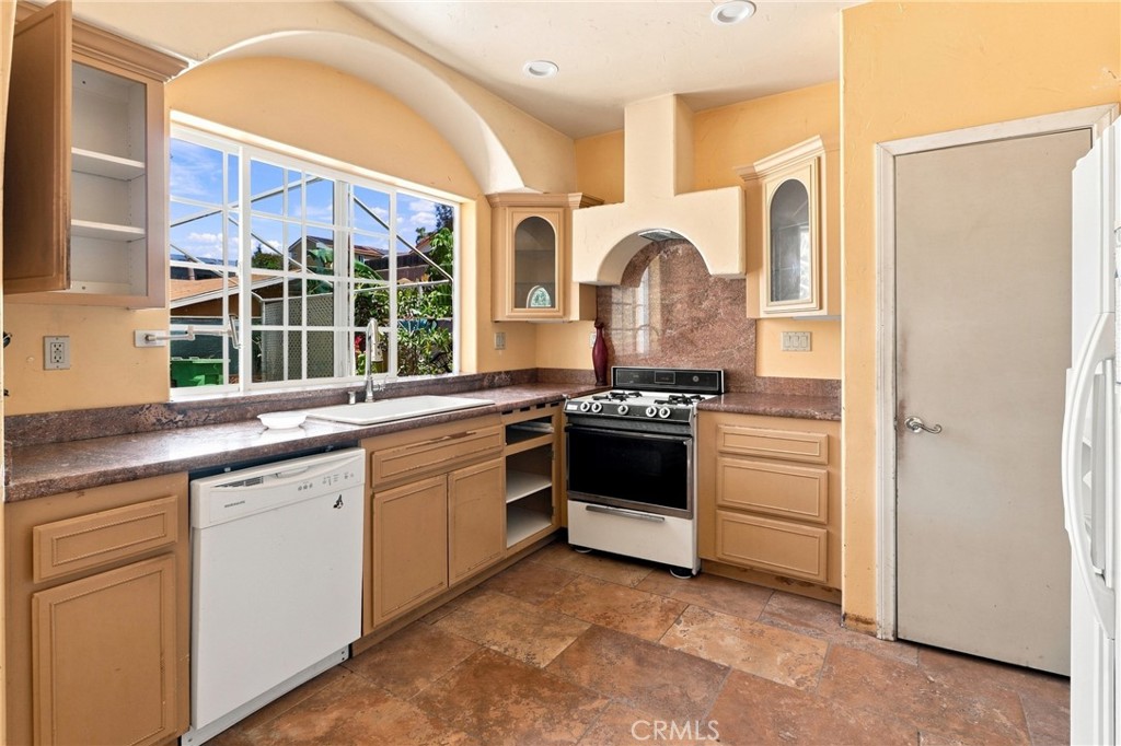 1354 Cornish Property Photo 3