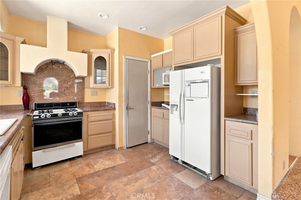 1354 Cornish Property Photo 7