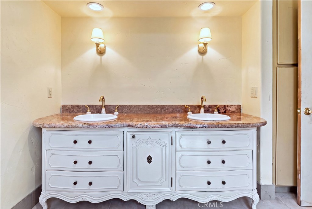 1354 Cornish Property Photo 17