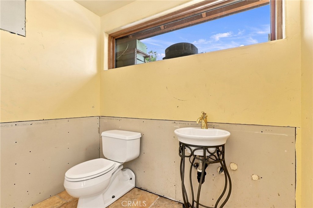 1354 Cornish Property Photo 23