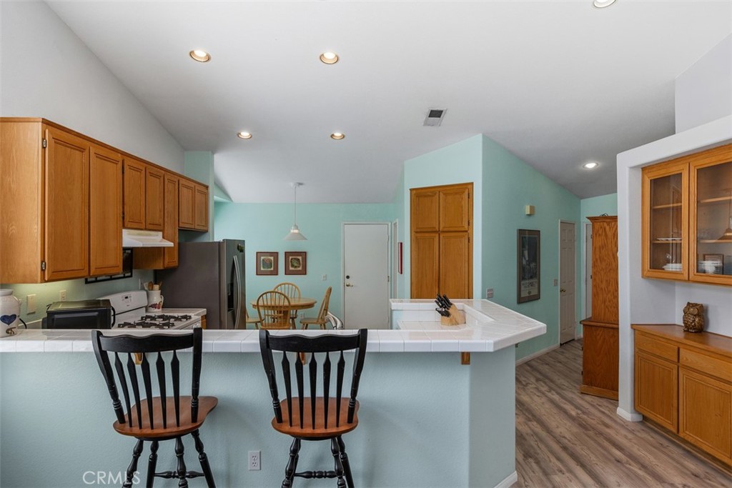4933 Lake Shore Court Property Photo 8