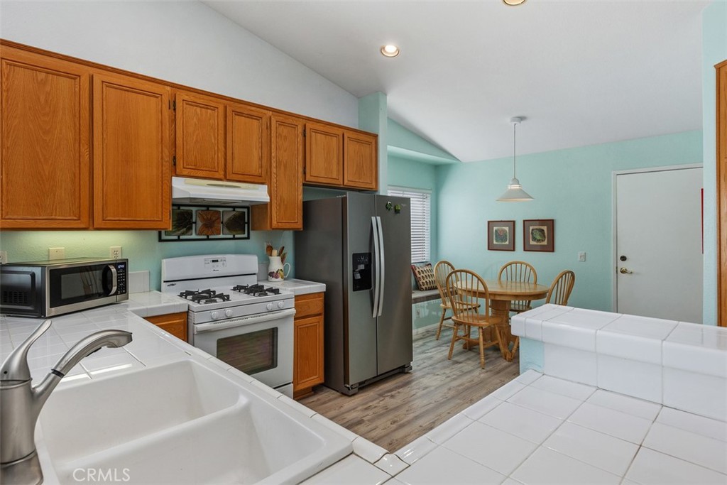 4933 Lake Shore Court Property Photo 10