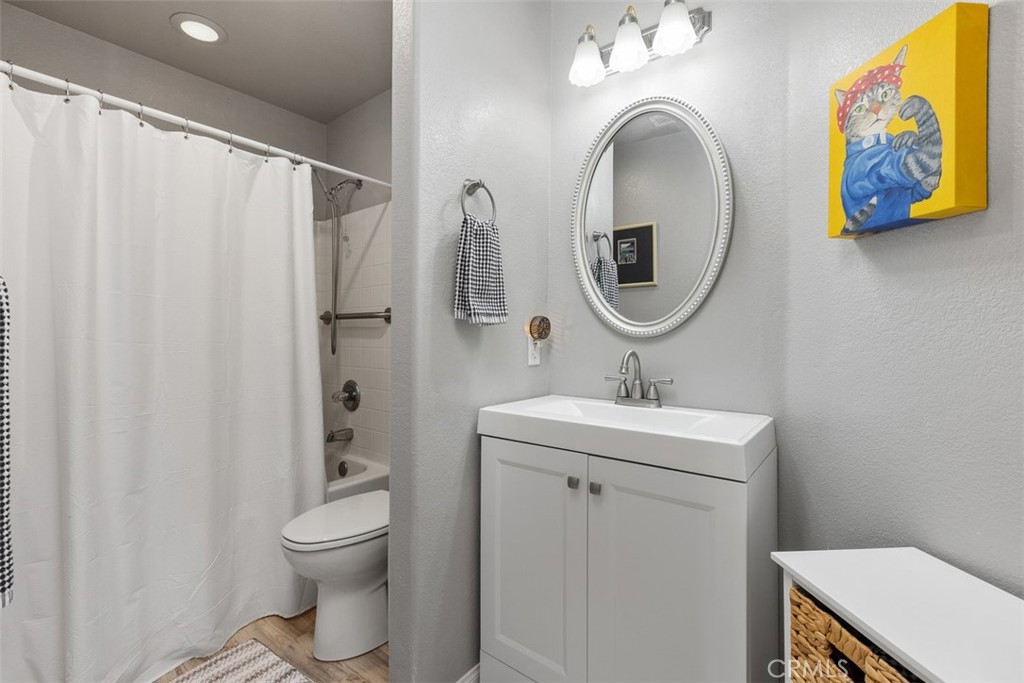 4933 Lake Shore Court Property Photo 20