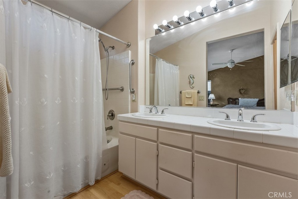 4933 Lake Shore Court Property Photo 25