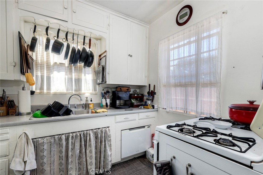 4918 4920 Del Monte Avenue Property Photo 10
