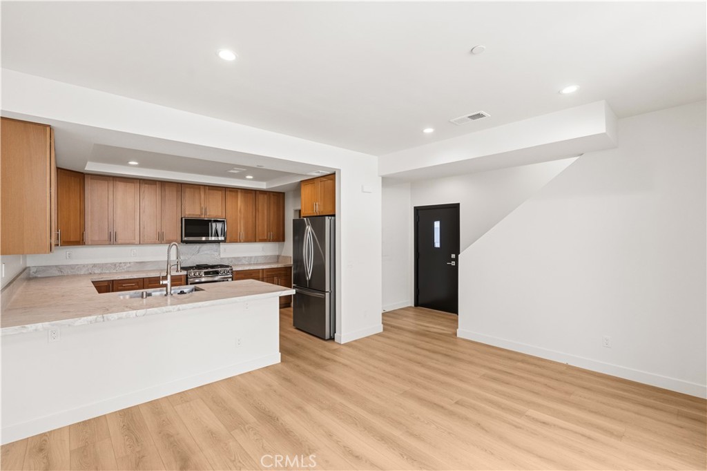 215 Oceanside Blvd 2 Property Photo 6