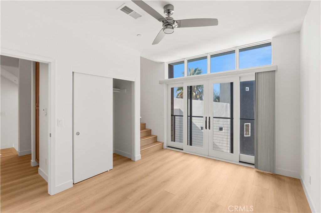 215 Oceanside Blvd 2 Property Photo 9