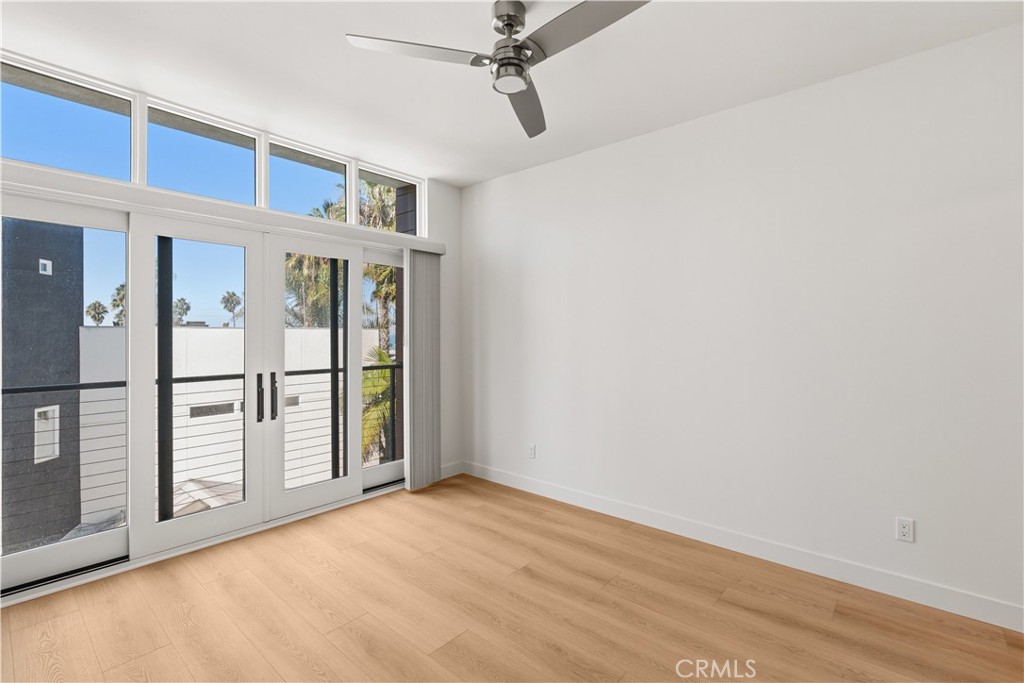 215 Oceanside Blvd 2 Property Photo 10