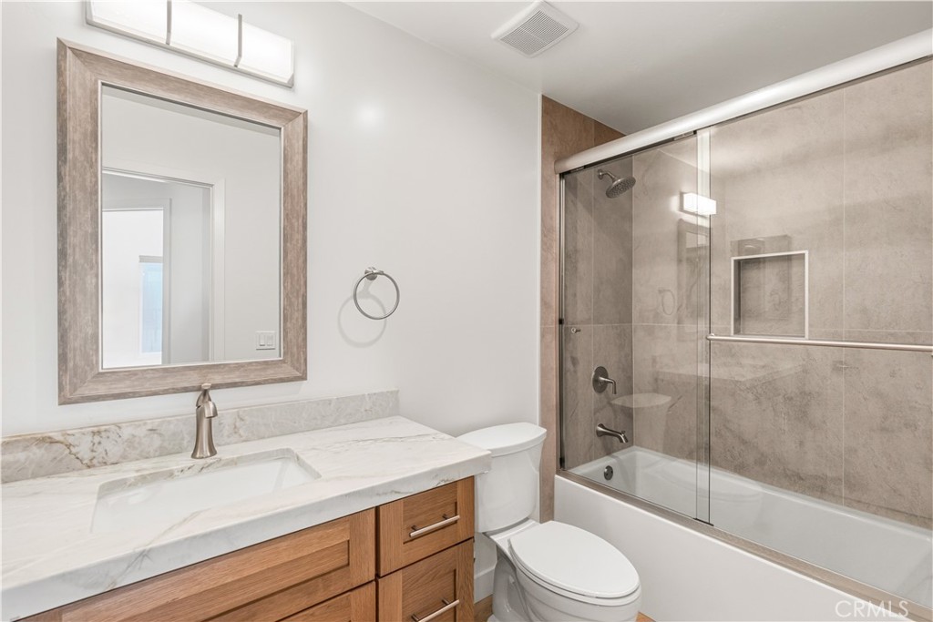 215 Oceanside Blvd 2 Property Photo 13