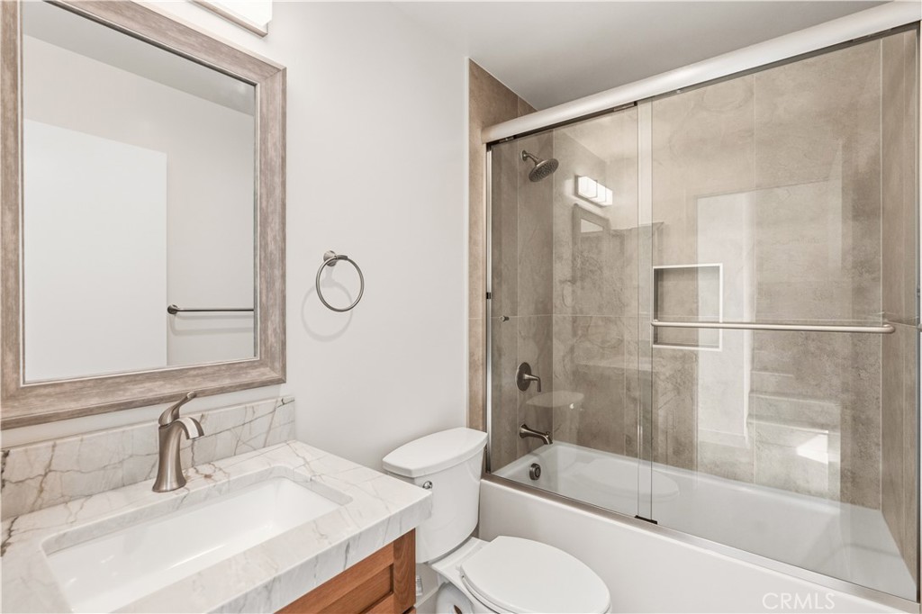 215 Oceanside Blvd 4 Property Photo 9
