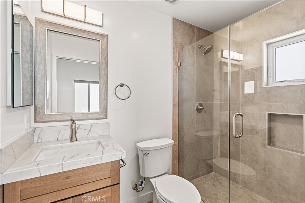 215 Oceanside Blvd 4 Property Photo 11