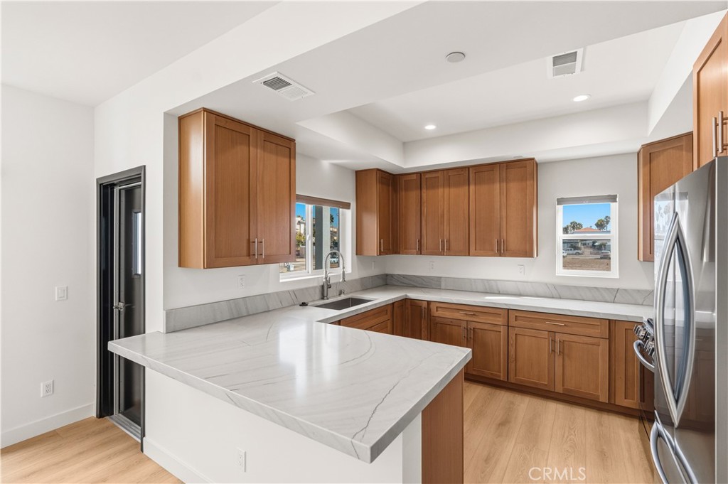215 Oceanside Blvd 5 Property Photo 4