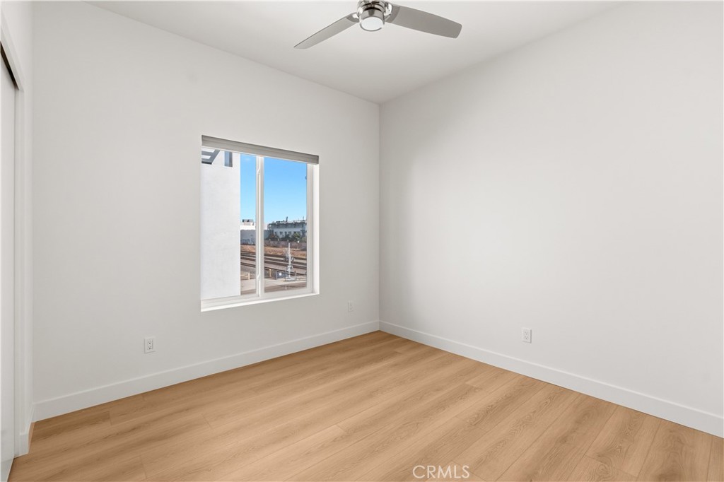 215 Oceanside Blvd 5 Property Photo 10